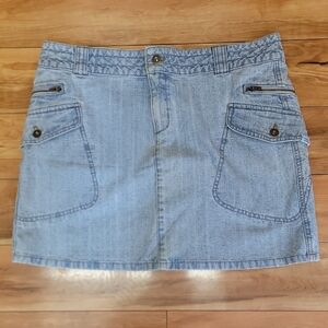 DKNY Size 12 Light Blue Distressed Denim Mini Skirt With Zippers & Pockets